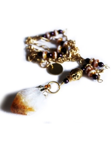 citrine_crystal_pendant_necklace_buddha_gold_modelimage1